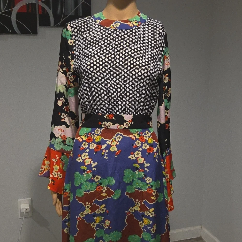 RIXO Vibrant Floral Long Sleeve Dress - Picture 10 of 17